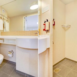 Deluxe Double Suite Bath